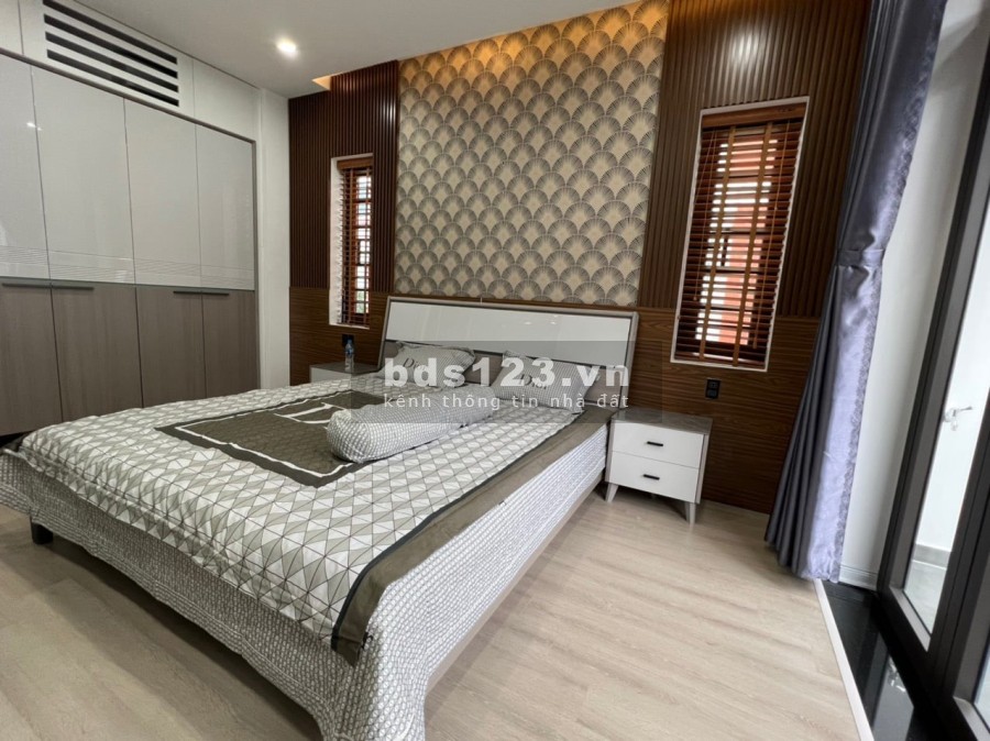 Kẹt tiền bán gấp Nguyễn Hữu Thọ 56m2, 4 tầng, hẻm ô tô, kinh doanh