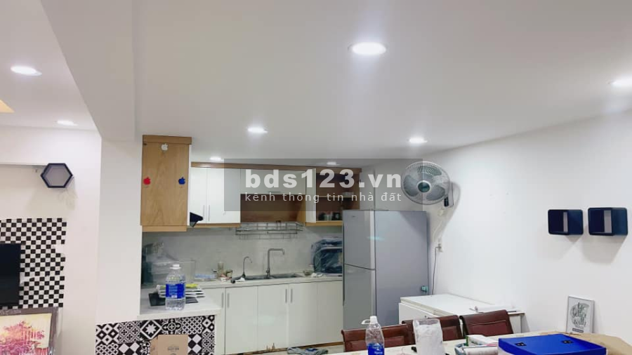 Cần bán gấp căn nhà đường Nguyễn Tất Thành Quận 4, diện tích 140m2, giá 7 tỷ, thương lượng