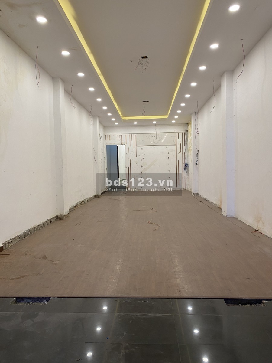 Cho thuê nhà nguyên căn mặt tiền Nguyễn Trãi, Bến Thành, Quận 1 (4.5x22, trệt 3 lầu) 70 triệu