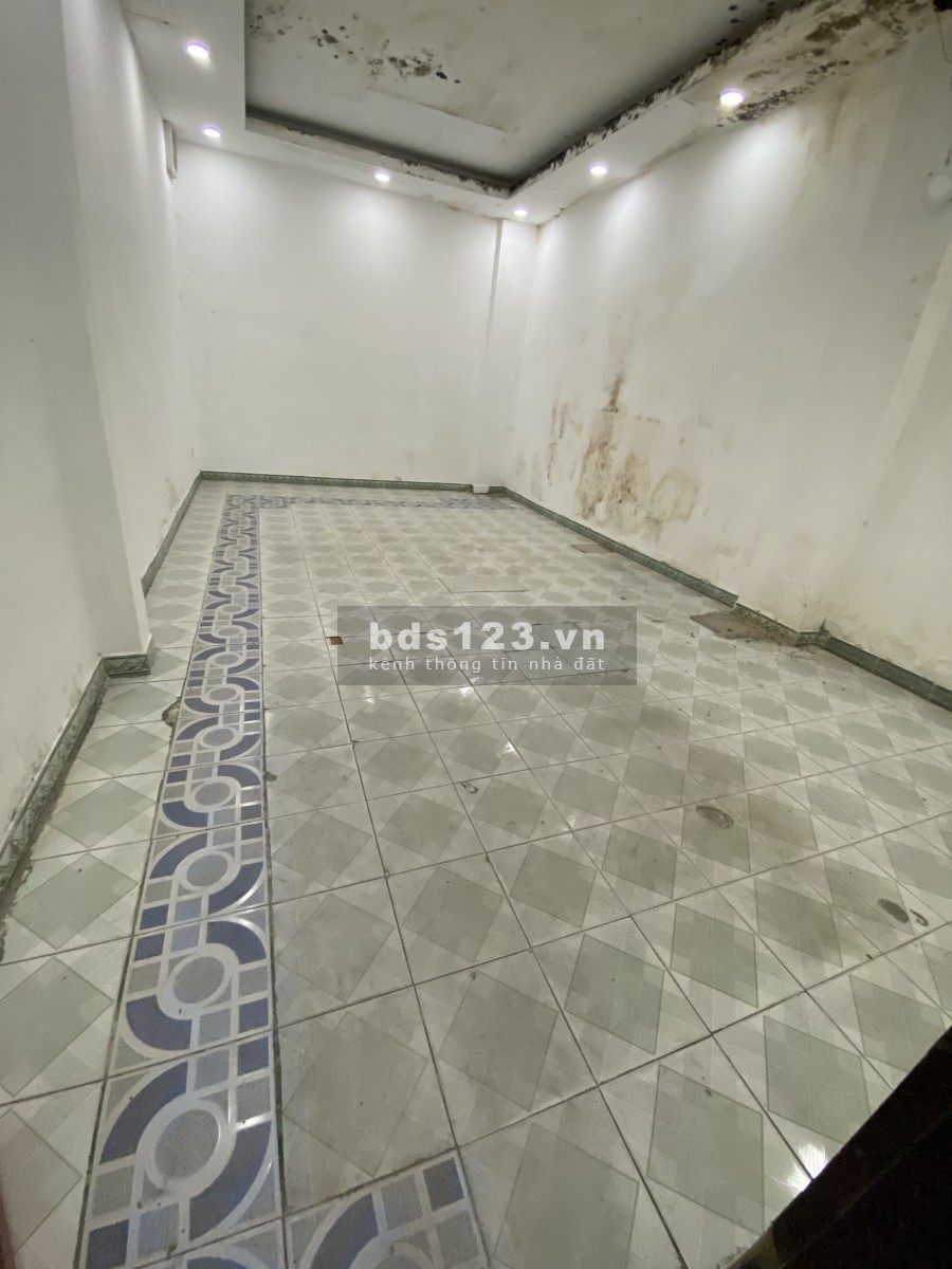 Cho thuê nhà nguyên căn mặt tiền Nguyễn Trãi, Bến Thành, Quận 1 (4.5x22, trệt 3 lầu) 70 triệu