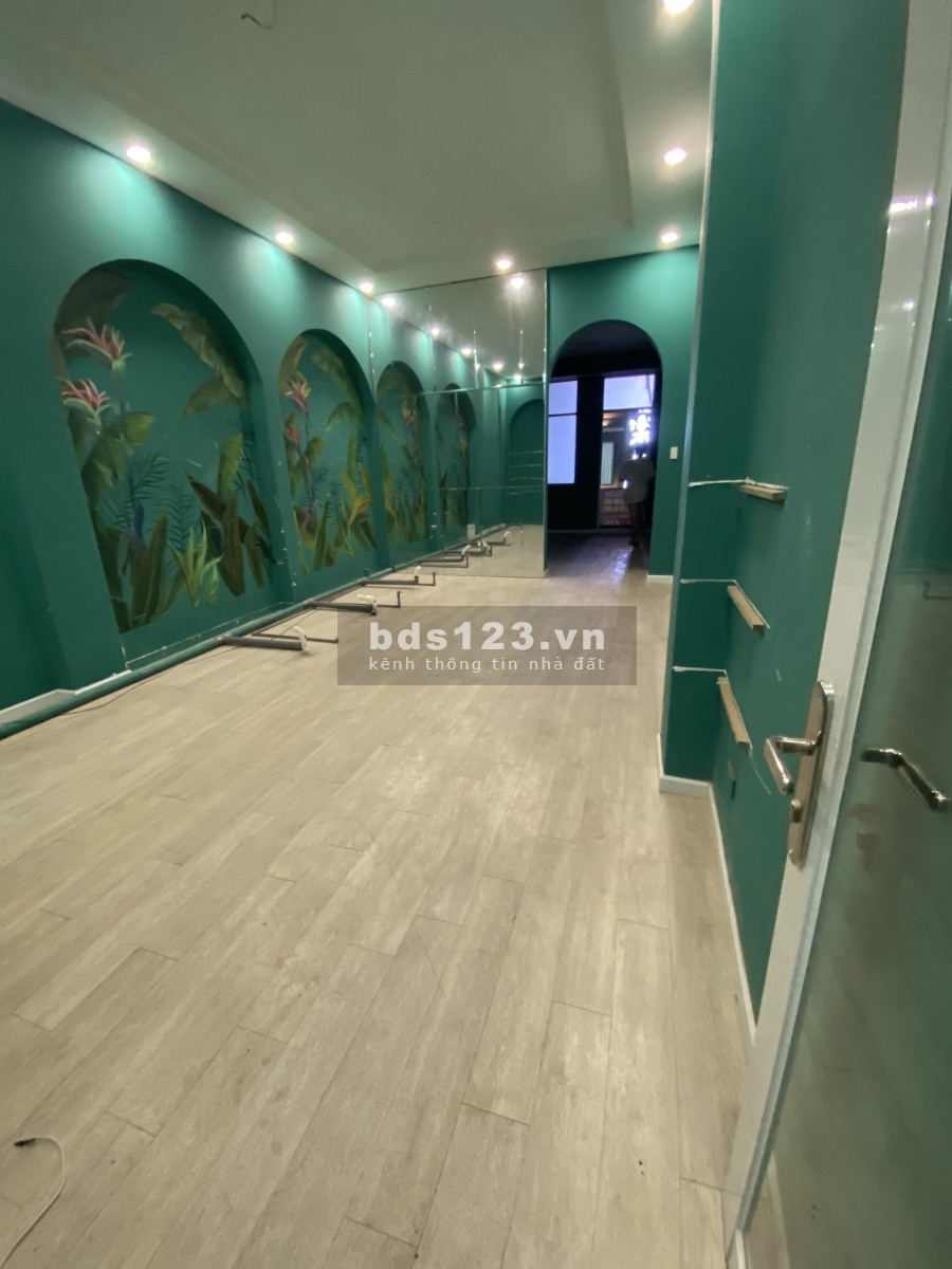 Cho thuê nhà nguyên căn mặt tiền Nguyễn Trãi, Bến Thành, Quận 1 (4.5x22, trệt 3 lầu) 70 triệu