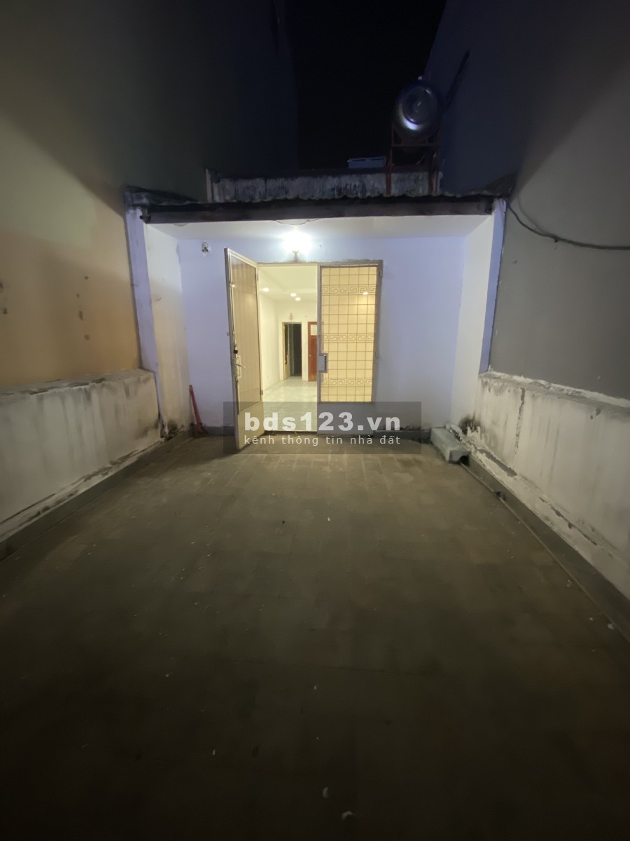 Cho thuê nhà nguyên căn mặt tiền Nguyễn Trãi, Bến Thành, Quận 1 (4.5x22, trệt 3 lầu) 70 triệu