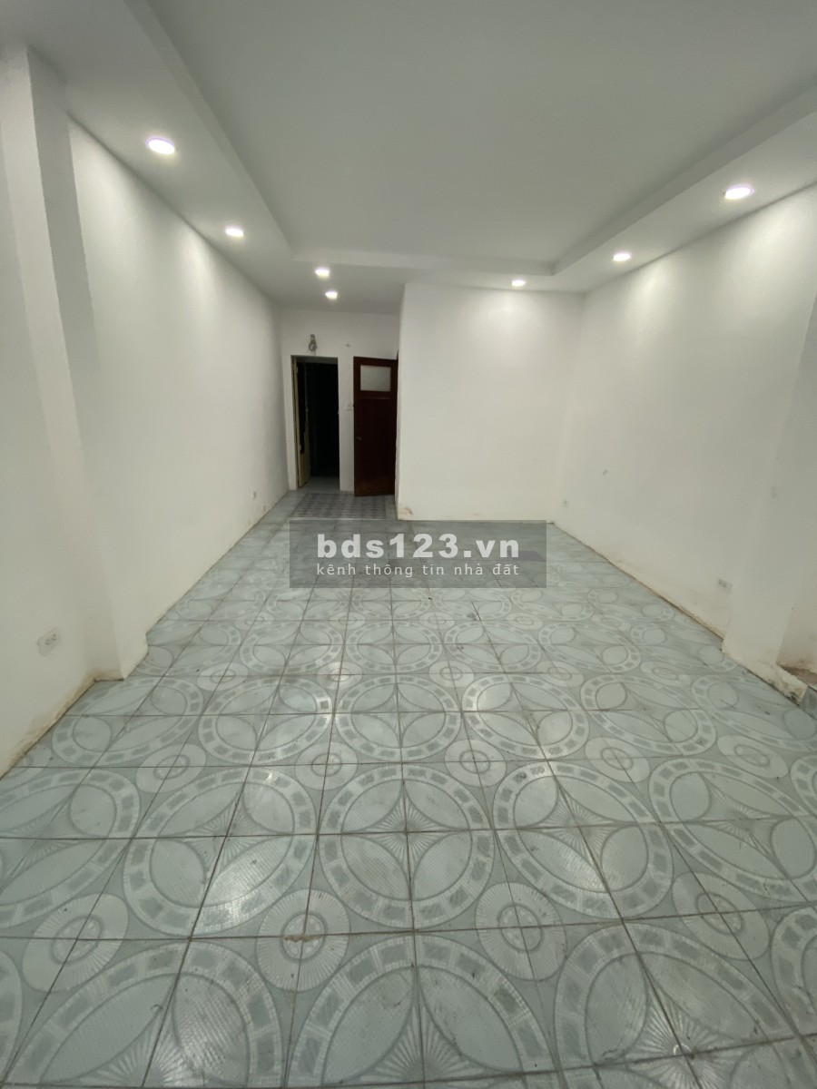 Cho thuê nhà nguyên căn mặt tiền Nguyễn Trãi, Bến Thành, Quận 1 (4.5x22, trệt 3 lầu) 70 triệu