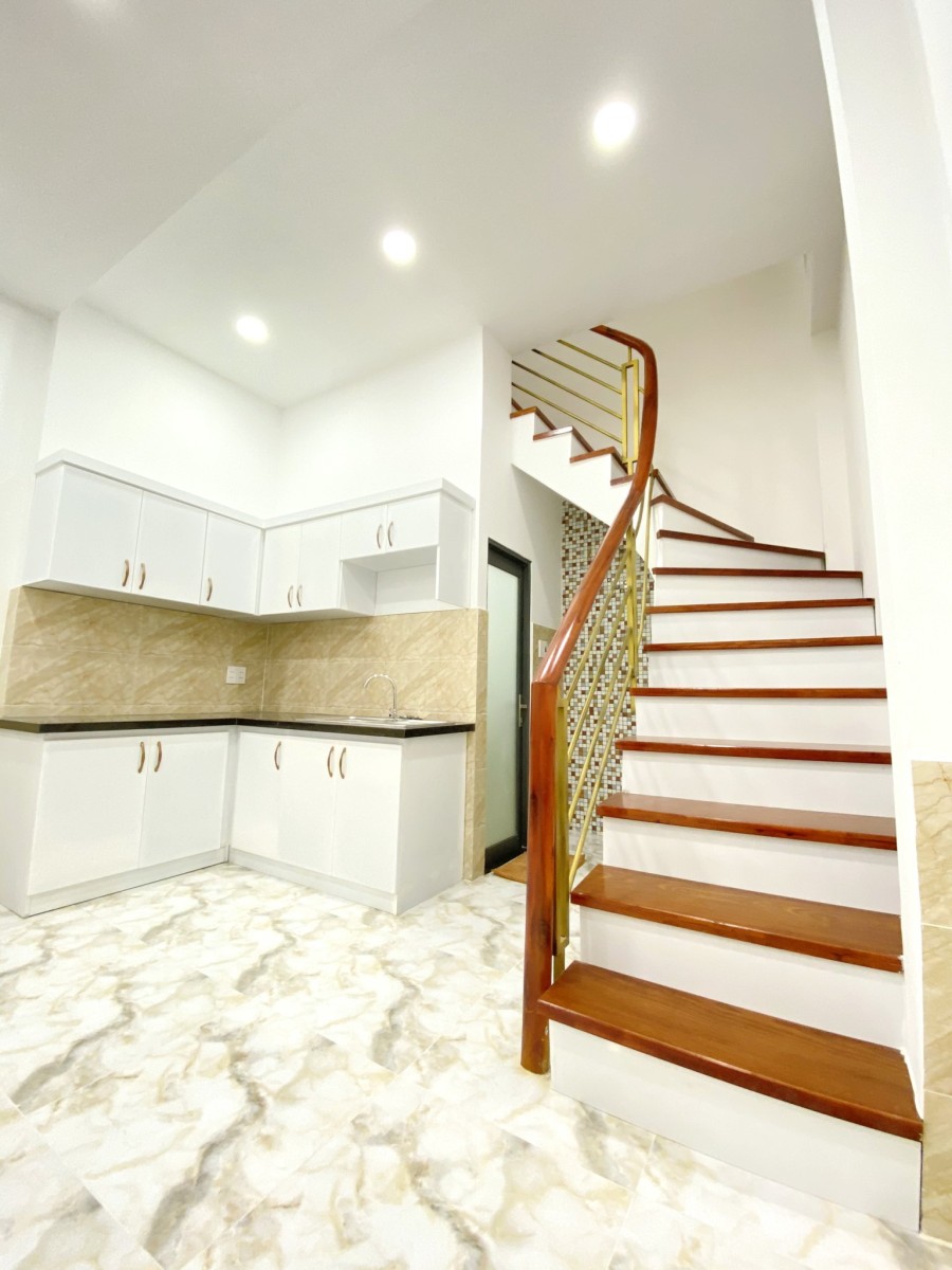Nhà đẹp Lâm Văm Bền Quận 7 giá bán chỉ 3 tỷ 6 diện tích sử dụng 4x8,5 dân cư đông đúc