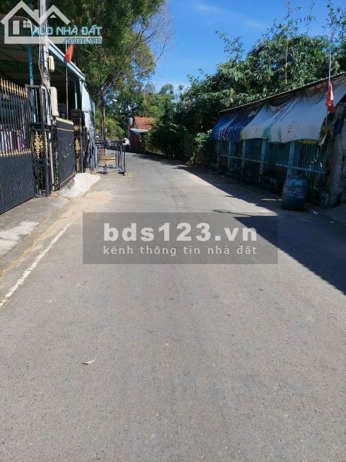 Chính chủ cần bán lô đất dt 150m2 mặt tiền chợ đang kinh doanh quán ăn giá tốt, hỗ trợ vay