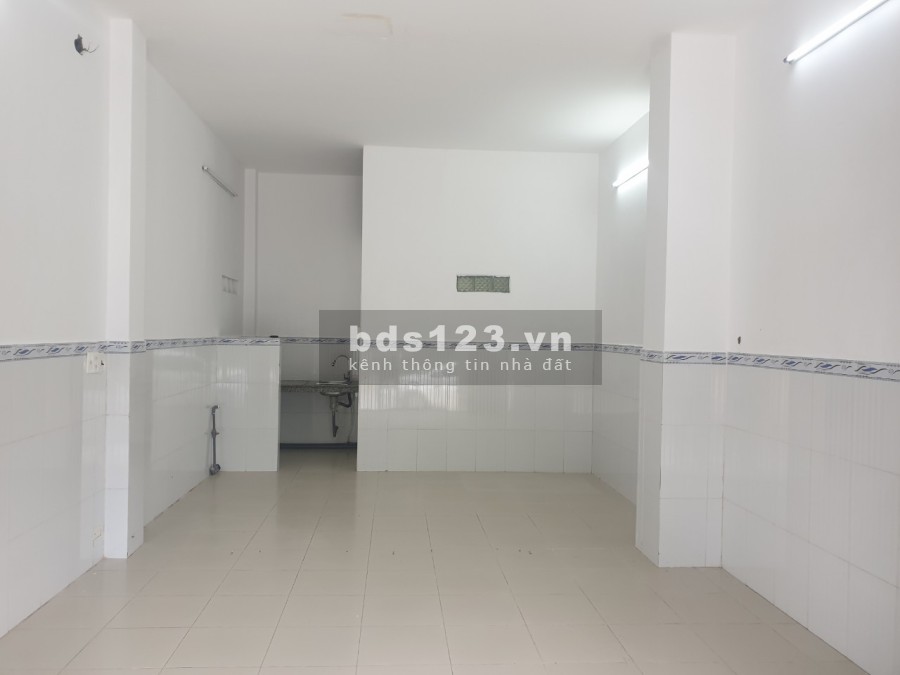 Phòng rộng 50m2 mặt tiền đường, cửa riêng, có thể vừa ở vừa kinh doanh buôn bán, mặt đường rộng 20m
