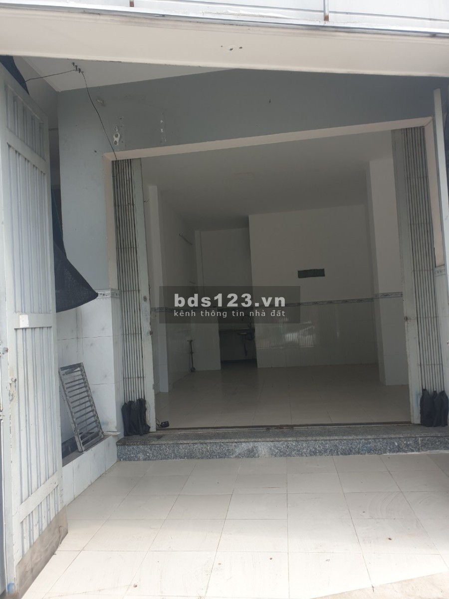 Phòng rộng 50m2 mặt tiền đường, cửa riêng, có thể vừa ở vừa kinh doanh buôn bán, mặt đường rộng 20m