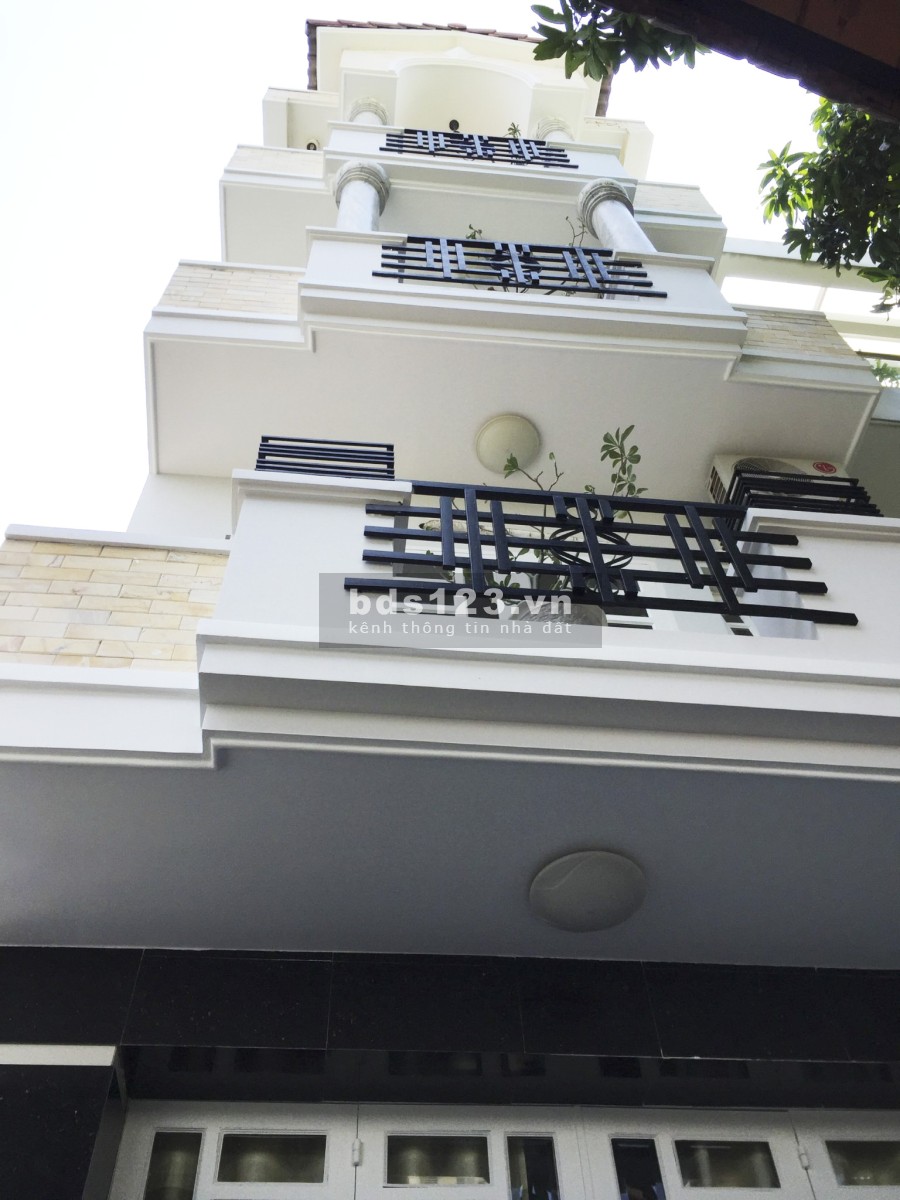 Bán nhà mặt tiền hẻm 147 đường Nguyễn Thị Thập, phường Tân Phú, Quận 7, 5 tầng đúc