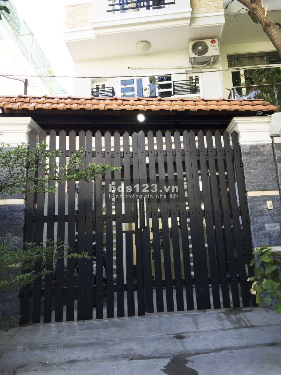 Bán nhà mặt tiền hẻm 147 đường Nguyễn Thị Thập, phường Tân Phú, Quận 7, 5 tầng đúc