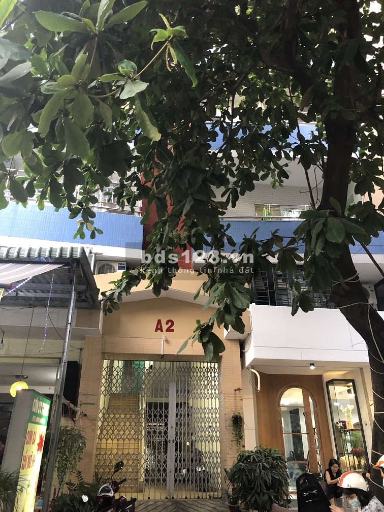 Chủ nhà cho thuê căn hộ diện tích lớn 80m2 giá rẻ (7.5tr/tháng) gần trung tâm Quận 1, lhcc