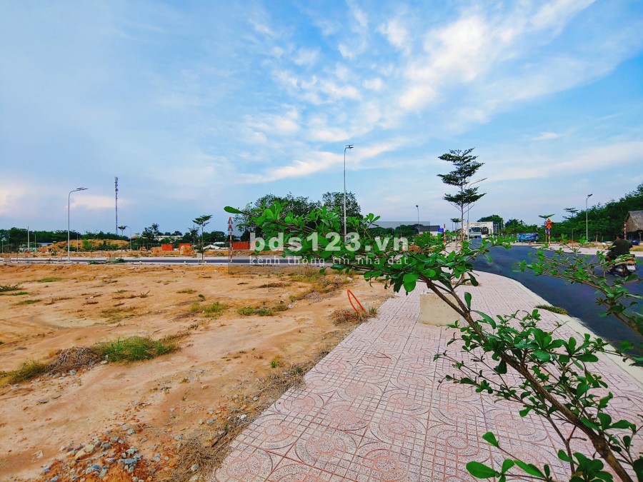 Cần bán lô góc tại Golden City, mặt đường nhựa 12m, thổ cư 100%