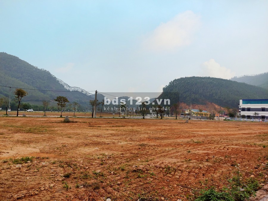 Cần Bán Gấp lô đất đẹp tại khu Bến Sơn- nằm ngay trung tâm thị trấn Yên Lập, Phú Thọ 200m2