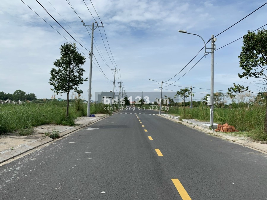 Cần bán nhà 2 lầu đường Lê Văn Lương, ngay trường tiểu học LVL, Nhà Bè