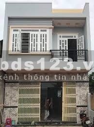 Bán gấp nhà 1 trệt 1 lầu 2 phòng ngủ đường rộng 10m 0949655663
