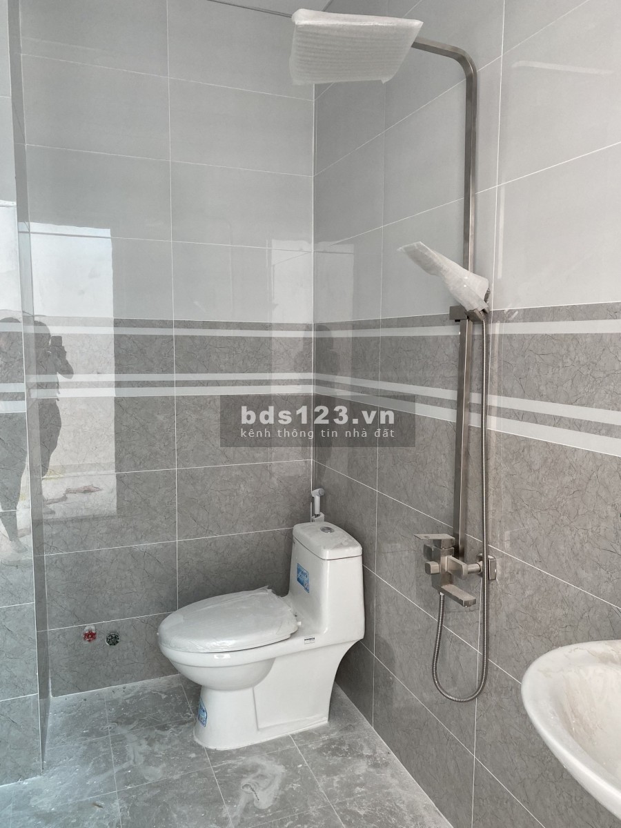 Cần bán nhà 2 lầu đường Lê Văn Lương, ngay trường tiểu học LVL, Nhà Bè