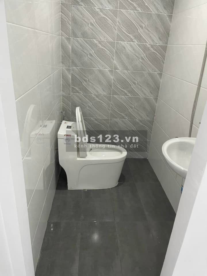 Cho thuê nhà nguyên căn 1 lầu + 2PN tại Quận 3 giá 15 triệu/tháng, liên hệ 0989121518