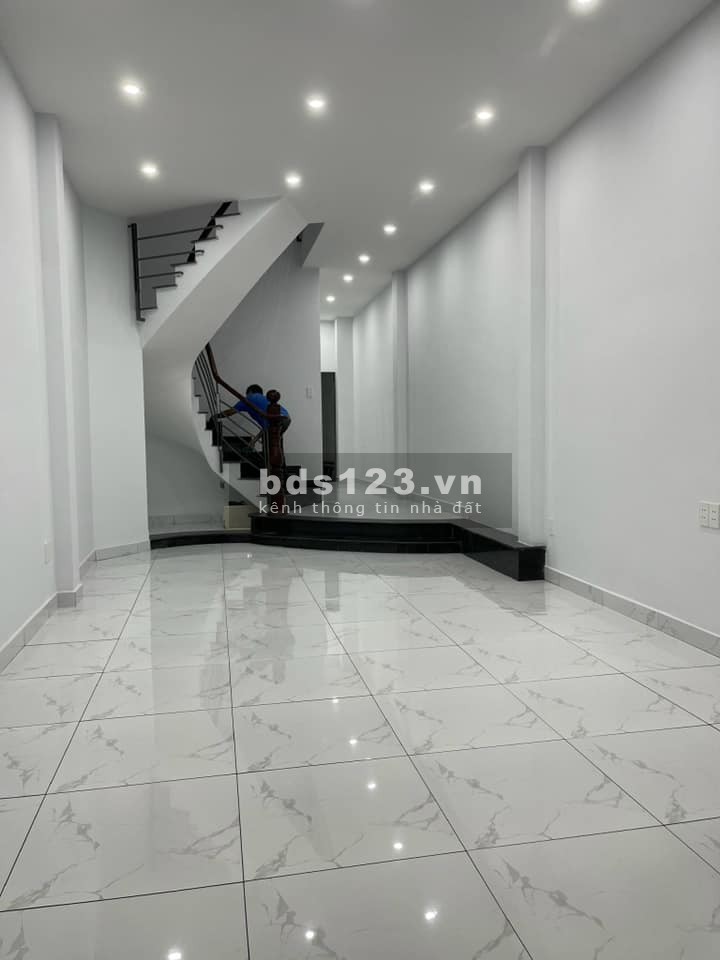 Cho thuê nhà nguyên căn 1 lầu + 2PN tại Quận 3 giá 15 triệu/tháng, liên hệ 0989121518