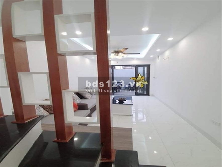 Bán nhà Quận Long Biên, Thượng Thanh, dtsd 48m2, 5 tầng, 5m mặt tiền, ô tô 10m, kinh doanh