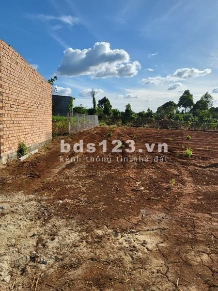 Khu dân cư gần chợ Quảng Thành đường lớn, xe ra vào thuận tiện, giá bán 1.35 tỷ, lh 0382483750