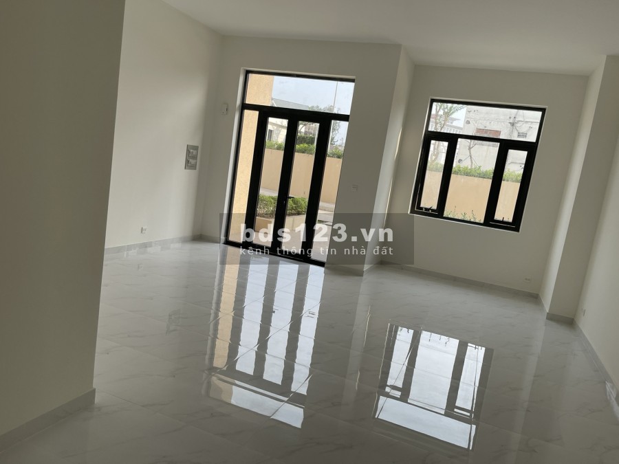 Cần bán căn Centum Weslth Quận 9, giá bán chỉ 8.5 tỷ, vị trí đắc địa, tiện ích đầy đủ, lhcc