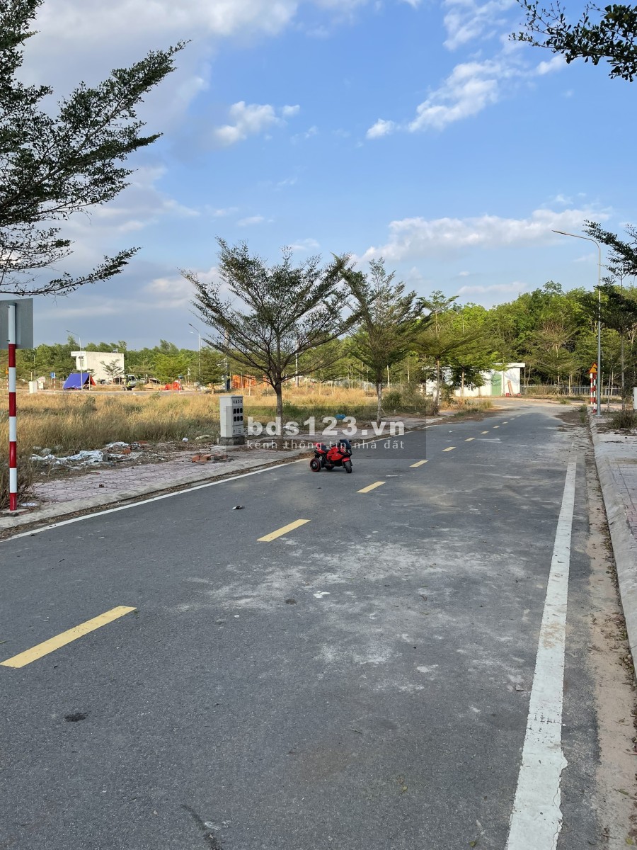 Gia đình hụt vốn kinh doanh cần bán lô đất tại khu đô thị Phương Trường An giá đầu tư