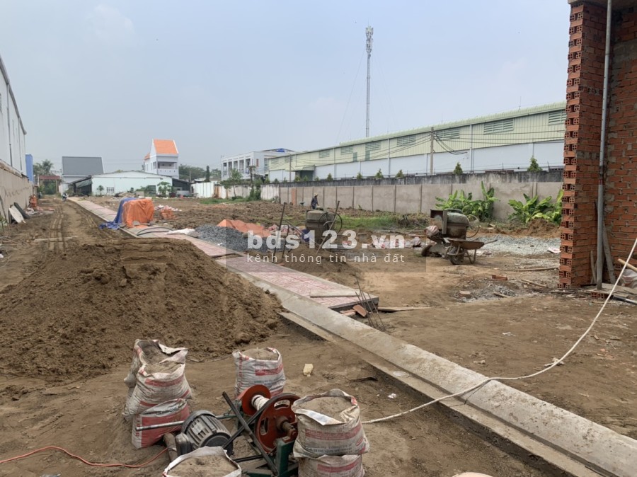 Đất nền 2 mặt tiền giá bán 900 triệu gần chợ Bình Chánh đường lớn, khu dân cư ngân hàng hỗ trợ vay