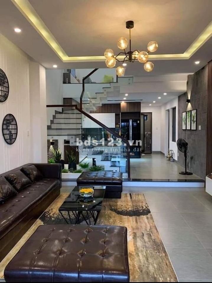 Bán nhà chính chủ Phố Chùa Láng, Phường Láng Thượng, nhà đẹp, cách phố 40m, 45m2x5T, về sẵn ở ngay