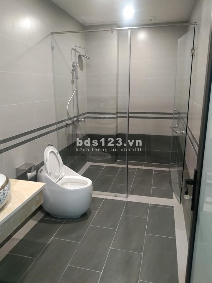 Nhà đẹp lung linh nhiều tiện ích ngõ thông ra công viên Thủ Lệ có sổ hợp lệ, đúc 5 tầng thoáng
