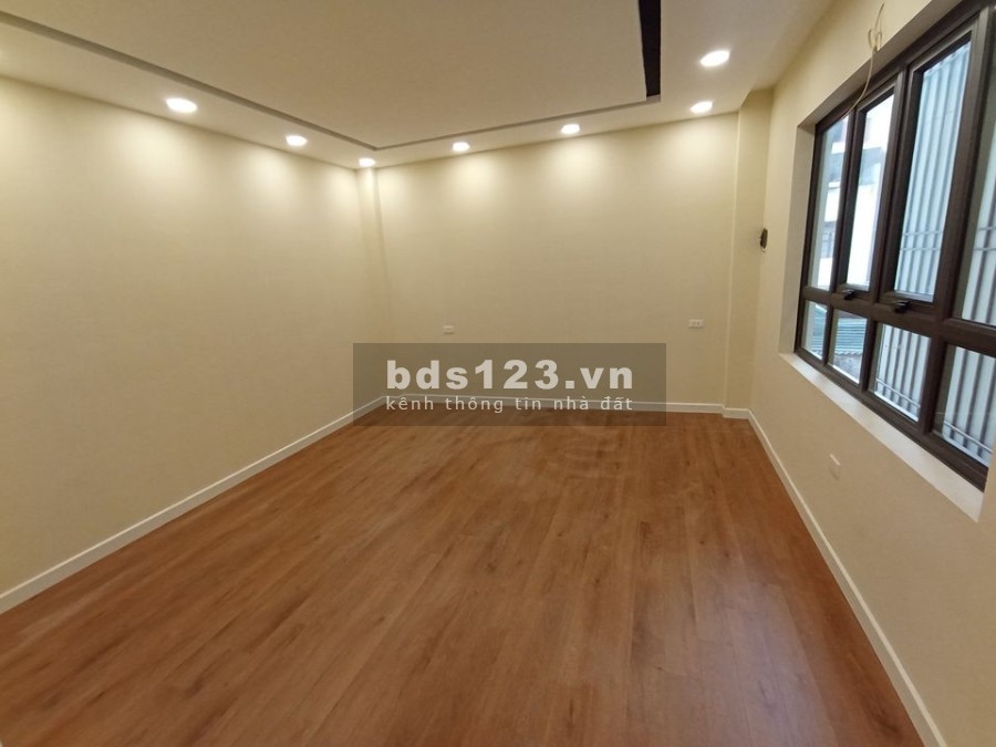 Bán nhà Tây Hồ, Đại tá Quân đội về hưu, diện tích sử dụng 35m2, giá bán 3.5 tỉ, pháp lý chính chủ