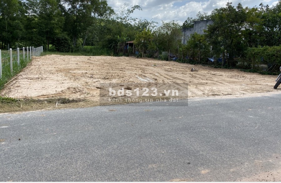 Bán Đất full thổ cư khu dân cư bao phủ xung quanh, vị trí đẹp liên hệ 0365108427