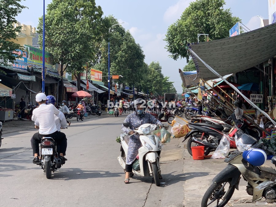 Nợ nặng lãi ngân hàng tôi cần bán gấp 4 dãy nhà trọ ngay KCN mới xây và 450m2 đất ngay chợ_ Giá Rẻ