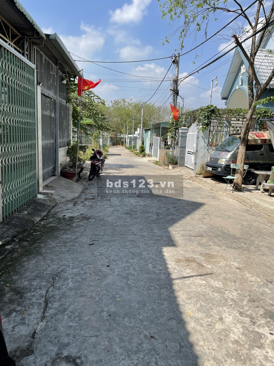 Gia đình chính chủ cần bán lô đất 200m2 tại ấp 2A Thới Hòa giá rẻ liên hệ 0972935963