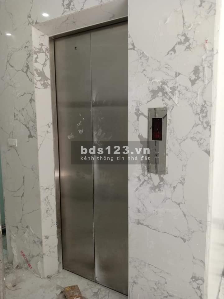 Bán nhà Trịnh Đình Cửu 6 tầng mới, thang máy, gần phố, dt 110m2, 9 pn khép kin, giá 7.6 tỷ
