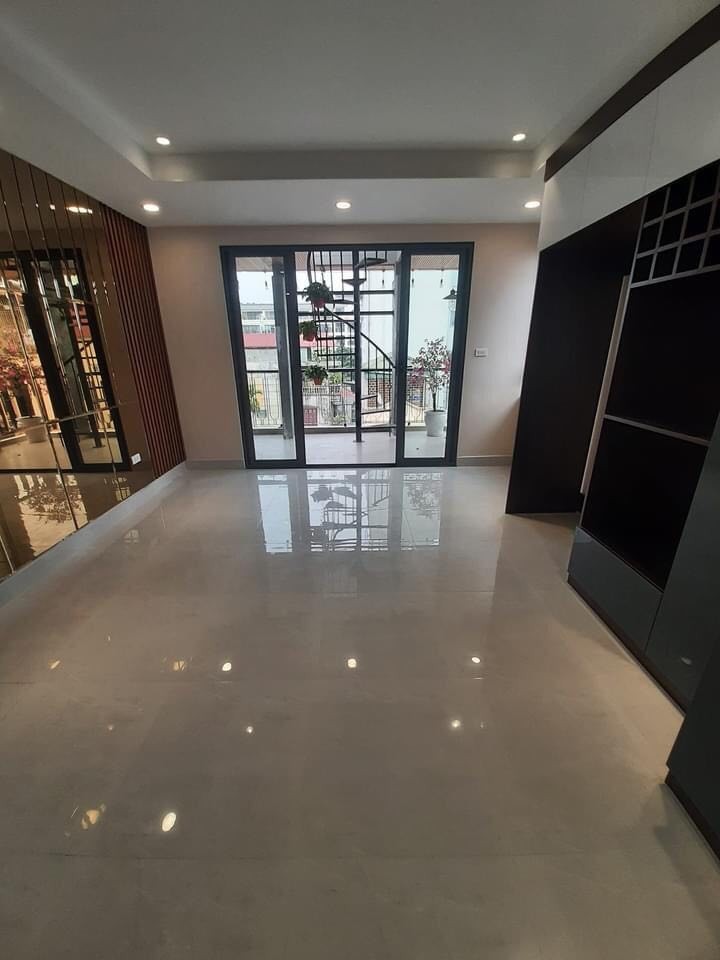Bán Nhà 5 tâng gara ô tô, thang máy Tân Thụy, Phúc Đồng Long Biên