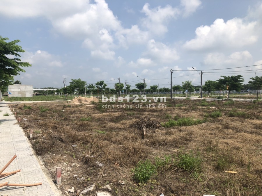 Chuyển nhượng 2 miếng đất 210m2 va 239m2 thuộc khu TĐC Dầu Tiếng, nằm sau lưng chợ và ủy ban
