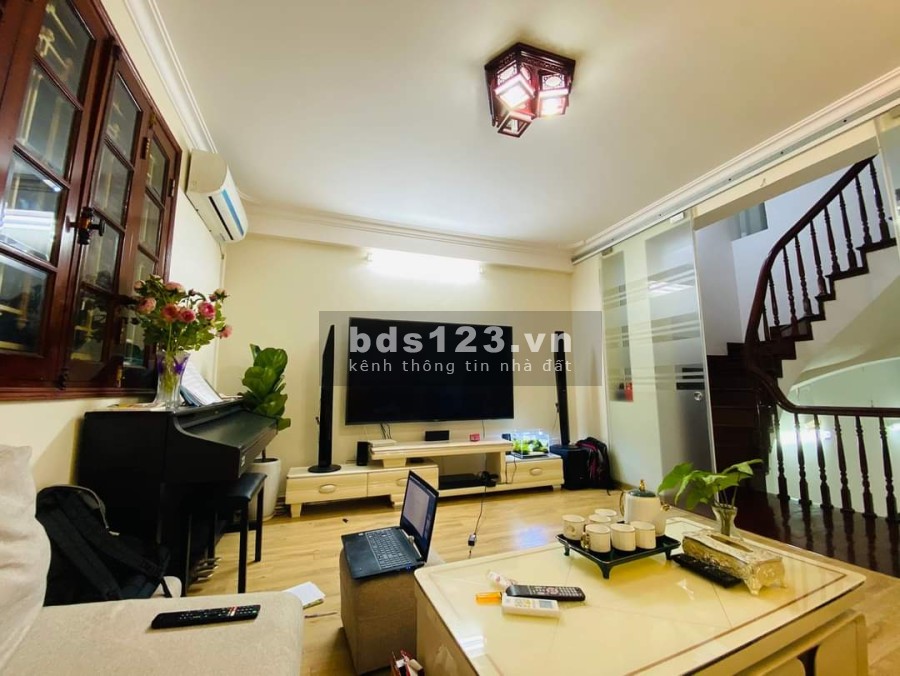 Bán nhà Phan Kế Bính, Ba Đình, ngõ thông, sát phố, nhà tự xây, dtsd 45m2, nhỉnh 4 tỷ, lhcc