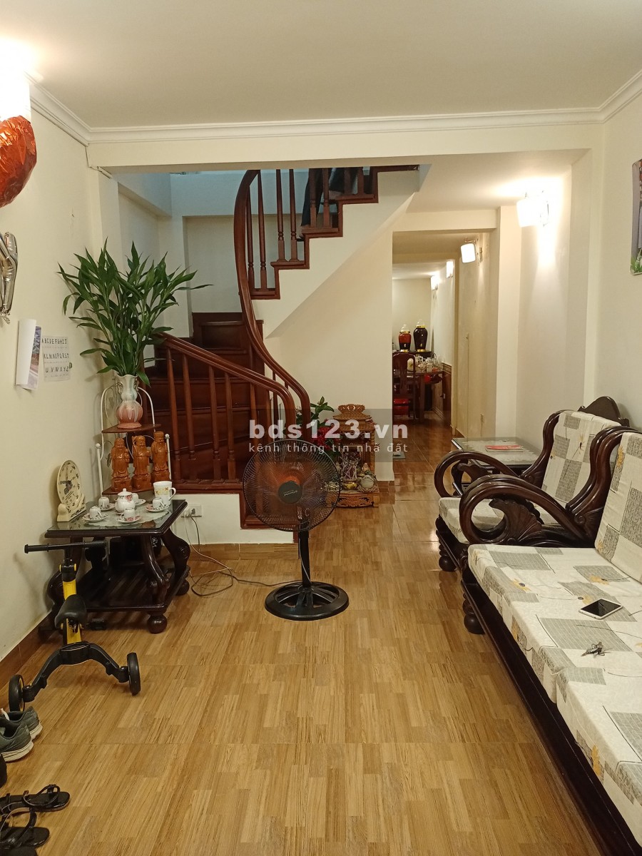 Bán nhà Hoàng Hoa Thám giá rẻ, gần phố, đẹp, ở sướng 50m2, 3 tầng, mt 3.2m nhỉnh 4 tỷ