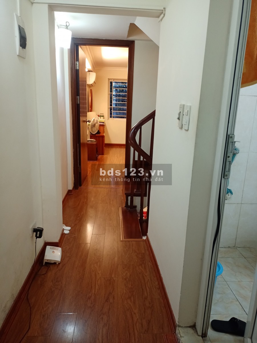 Bán nhà Hoàng Hoa Thám giá rẻ, gần phố, đẹp, ở sướng 50m2, 3 tầng, mt 3.2m nhỉnh 4 tỷ