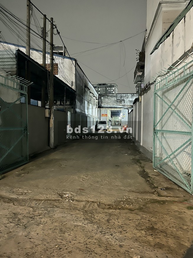 Cho thuê kho diện tích sử dụng 750m2, Quận Tân Phú giá bán 40 triệu/tháng, liên hệ 0787737400
