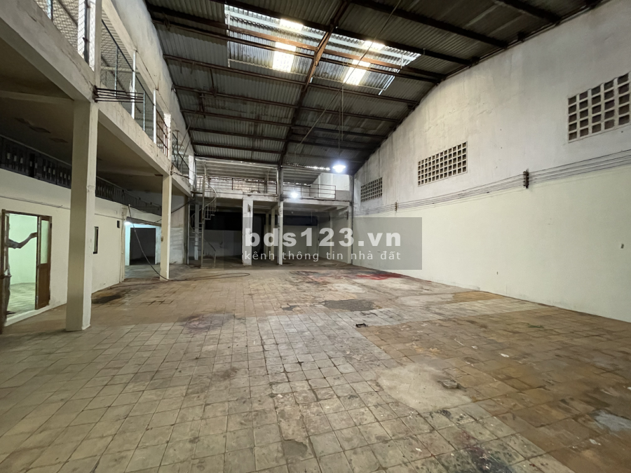Cho thuê kho diện tích sử dụng 750m2, Quận Tân Phú giá bán 40 triệu/tháng, liên hệ 0787737400