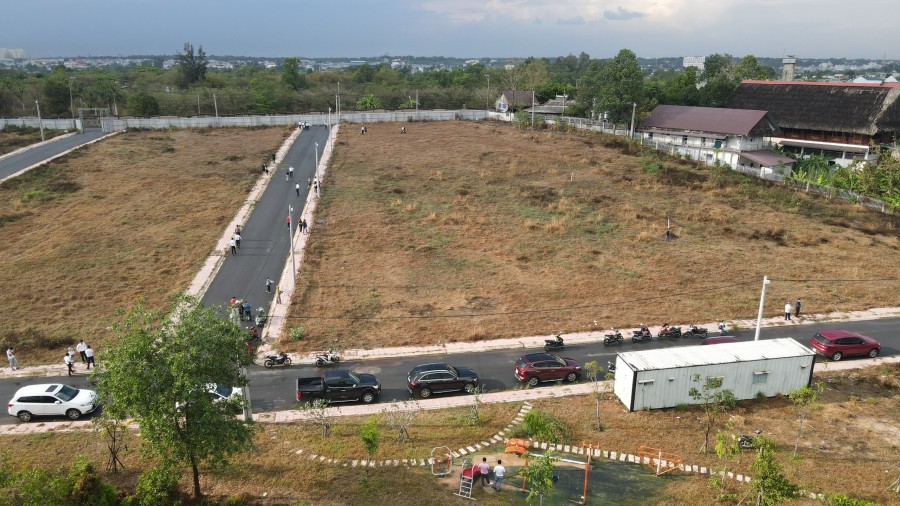 Bán đất mặt tiền tại thành phố Biên Hòa, full thổ cư, sổ hồng riêng diện tích 65m2, khu an ninh