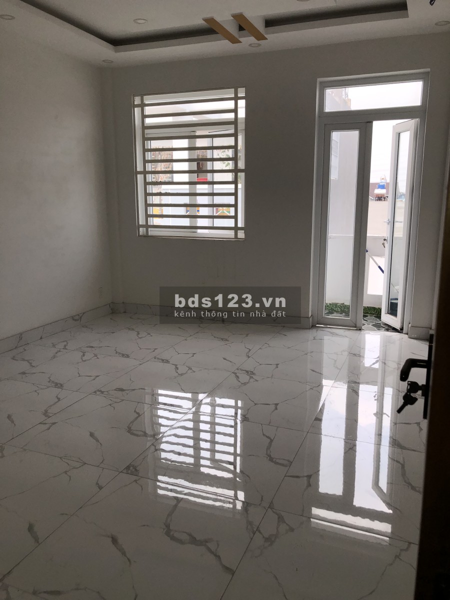 Nhà cho thuê nguyên căn sát công viên phần mềm Quang Trung giá 13 triệu/tháng, lhcc