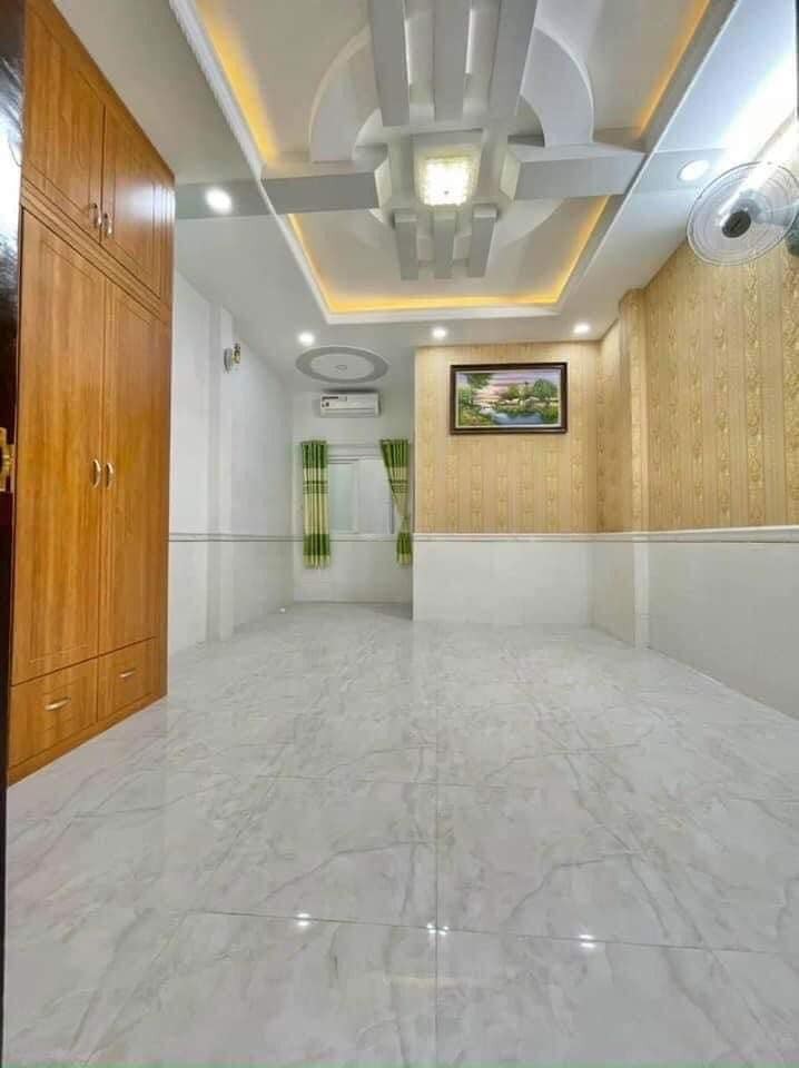 Mặt tiền Nguyễn Duy Cung, Gò Vấp, 4 tầng bê tông cốt thép, tặng nội thất xịn