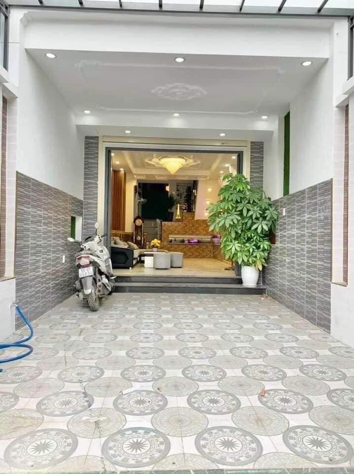 Mặt tiền Nguyễn Duy Cung, Gò Vấp, 4 tầng bê tông cốt thép, tặng nội thất xịn