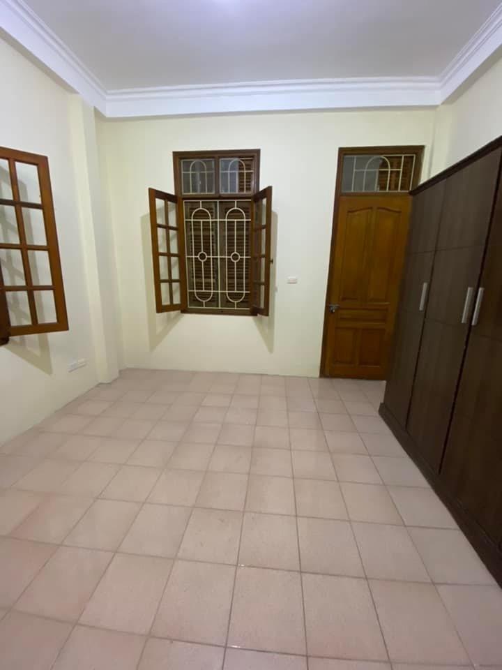 Bán nhà nguyên căn đường Láng, hơn 25m2, đúc 4 tầng mặt tiền 4m đẹp rộng lh 0354489086