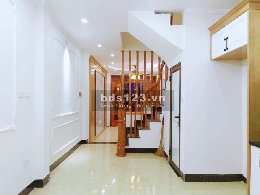 Nhà đẹp Vĩnh Hưng, gần phố về ở luôn, an ninh giá tốt chỉ hơn 2 tỷ, liên hệ 0359277420