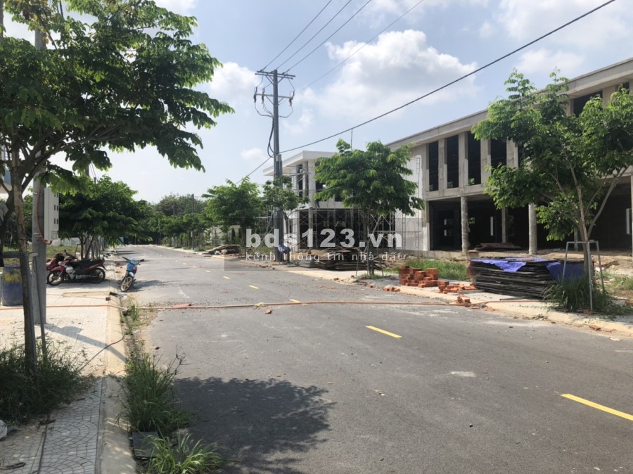 Đất chính chủ 449m2 đất thổ cư sau lưng chợ, sát UBND Xã cách Thị Trấn Dầu Tiếng 4km .