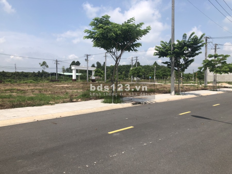 Bán đất chia tài sản 210m2 đất Thổ Cư giá 850 triệu sau lưng chợ và trường cấp 1 Dầu Tiếng