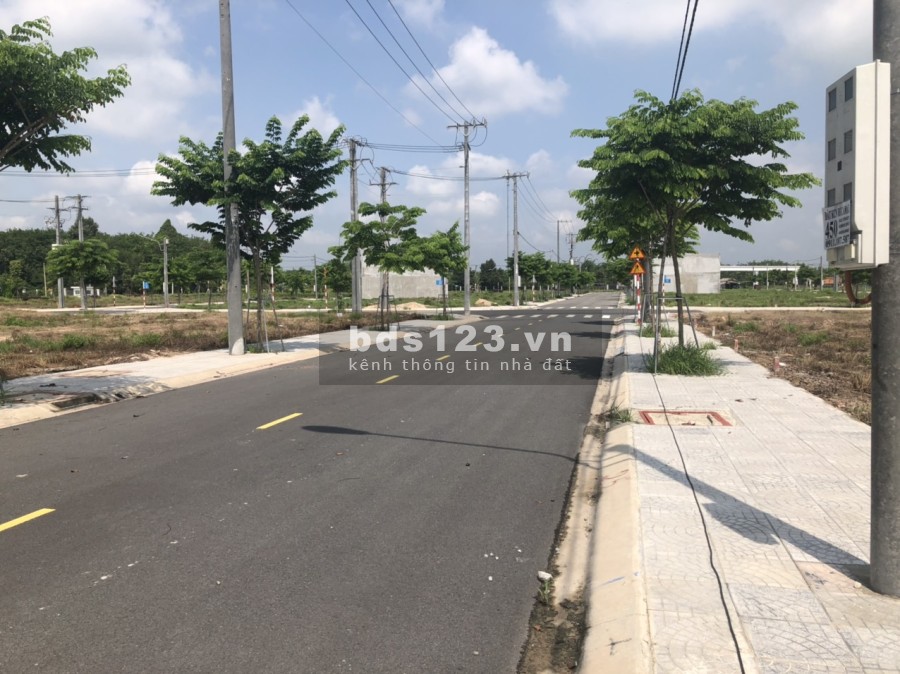 Bán đất chia tài sản 210m2 đất Thổ Cư giá 850 triệu sau lưng chợ và trường cấp 1 Dầu Tiếng
