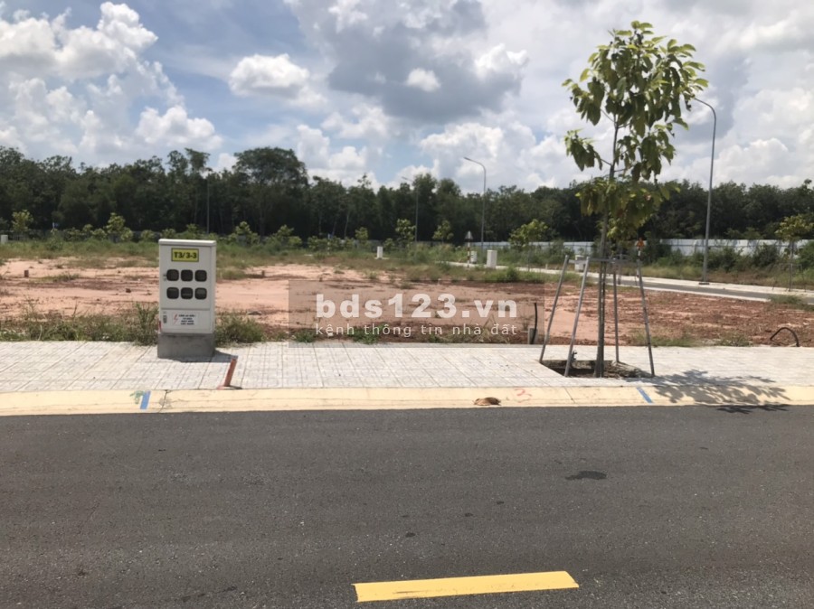 Bán đất chia tài sản 210m2 đất Thổ Cư giá 850 triệu sau lưng chợ và trường cấp 1 Dầu Tiếng